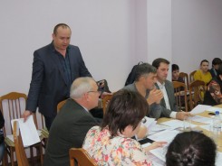 Освещение, водоснабжение и дороги, а также решение других проблем в сфере ЖКХ в 2017 году обсудили депутаты на заседании профильной комиссии