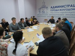 Освещение, водоснабжение и дороги, а также решение других проблем в сфере ЖКХ в 2017 году обсудили депутаты на заседании профильной комиссии