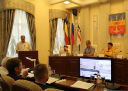 О состоянии правопорядка в городе, подготовке к выборной кампании, результатах государственной итоговой аттестации выпускников школ говорили на  июльском заседании городской Думы