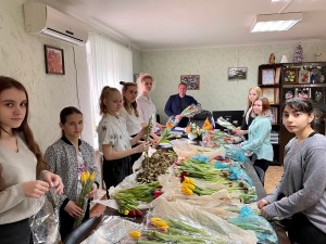 Поздравление женщин с весенним праздником в 8 округе