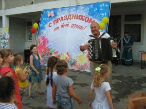 К сожаленью, день рожденья только раз в году…