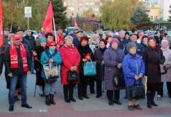 С праздником Великого Октября!