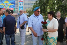 «Никто, кроме нас!» - главный девиз десантников звучал на площади Молодова, где  прошла официальная часть празднования Дня ВДВ