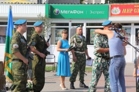 «Никто, кроме нас!» - главный девиз десантников звучал на площади Молодова, где  прошла официальная часть празднования Дня ВДВ
