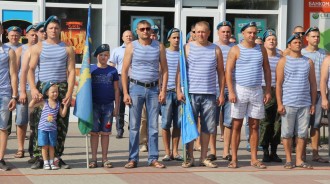 «Никто, кроме нас!» - главный девиз десантников звучал на площади Молодова, где  прошла официальная часть празднования Дня ВДВ
