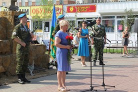 «Никто, кроме нас!» - главный девиз десантников звучал на площади Молодова, где  прошла официальная часть празднования Дня ВДВ