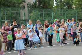 «Должны смеяться дети и в мирном мире жить…»