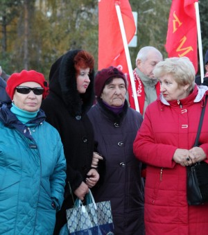 С праздником Великого Октября!