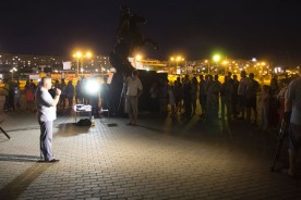 «Над Доном пушки грохотали». Молодежь Волгодонска устроила на набережной «Вечер памяти»