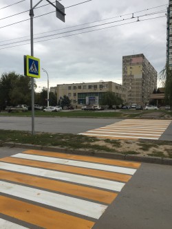 Округ 18. На проспекте Курчатова новый пешеходный переход.