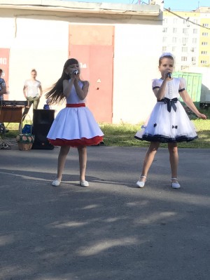 В микрорайоне "Звёздный", избирательного округа №15, состоялась праздничная программа посвящённая Дню защиты детей