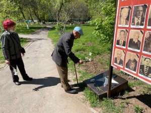 Возложение цветов в 8 округе