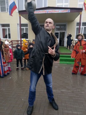А в округ № 7 Масленица пришла, открывай ворота....