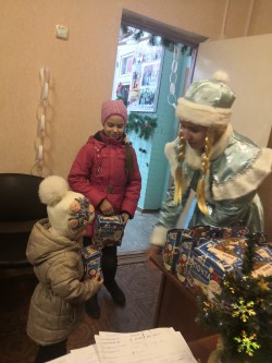 Новогодние подарки в приёмной 21 округа