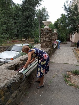 Ко дню рождения Волгодонска жители округа № 3 вышли на субботник