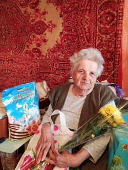Поздравление с 90-летием в округе 16