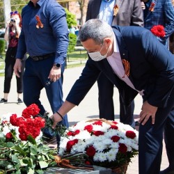 Церемония возложения цветов