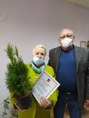 Депутат Алексей Владимирович Бородин вручил подарки участникам городского конкурса