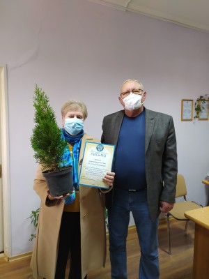 Депутат Алексей Владимирович Бородин вручил подарки участникам городского конкурса