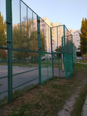 Округ №16: выполнен ремонт ограждения футбольной площадки