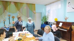 Дамский клуб «Шарм» в округе 16 возобновил свою работу