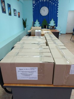 В округе №16 подготовлены посылки с подарками и поздравлениями для отправки на фронт