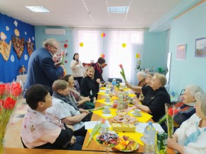 С праздником, милые женщины! 