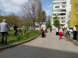 16 округ: В День Космонавтики в округе проведен очередной субботник