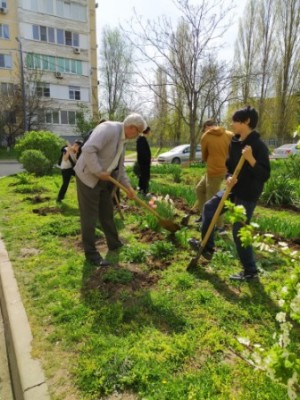 16 округ: В День Космонавтики в округе проведен очередной субботник