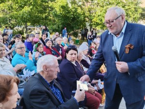 16 округ: "Поклонимся великим тем годам!"