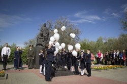 Петр Горчанюк принял участие в возложении цветов к мемориалам Великой Отечественной войны