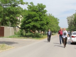 Депутаты проверили, можно ли беспрепятственно пройти горожанам к береговой полосе в зоне отдыха