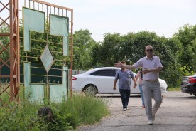 Депутаты проверили, можно ли беспрепятственно пройти горожанам к береговой полосе в зоне отдыха