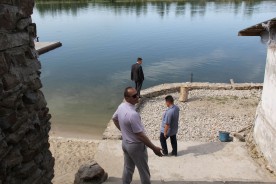 Депутаты проверили, можно ли беспрепятственно пройти горожанам к береговой полосе в зоне отдыха