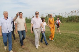 Депутаты проверили, можно ли беспрепятственно пройти горожанам к береговой полосе в зоне отдыха