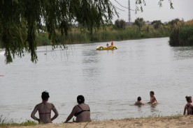 Депутаты проверили, можно ли беспрепятственно пройти горожанам к береговой полосе в зоне отдыха