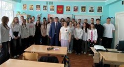 Округ 18. Депутат Сергей Ладанов провел Урок Парламентаризма в 13 школе