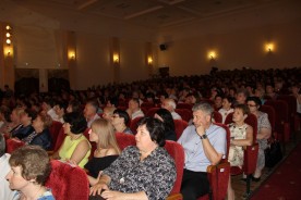 «Низко вам поклониться хотим, люди в белых халатах…». Профессиональный праздник отметили медицинские работники Волгодонска