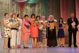 «Низко вам поклониться хотим, люди в белых халатах…». Профессиональный праздник отметили медицинские работники Волгодонска