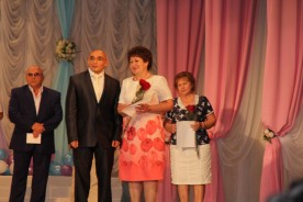 «Низко вам поклониться хотим, люди в белых халатах…». Профессиональный праздник отметили медицинские работники Волгодонска