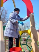 Субботники в округах: как депутаты вместе с жителями благоустраивают общественные пространства