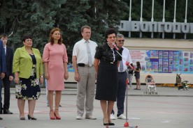 Начинающие студенты прошли по главной площади и центральной улице города