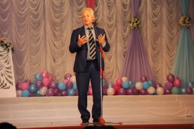 «Низко вам поклониться хотим, люди в белых халатах…». Профессиональный праздник отметили медицинские работники Волгодонска
