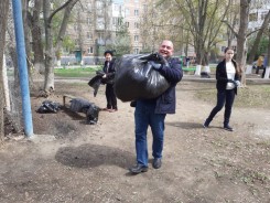 Субботники в округах: как депутаты вместе с жителями благоустраивают общественные пространства