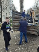 Субботники в округах: как депутаты вместе с жителями благоустраивают общественные пространства