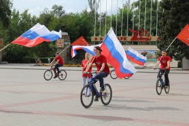 Начинающие студенты прошли по главной площади и центральной улице города