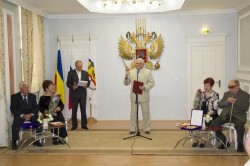 В Международный день семьи председатель Волгодонской городской Думы поздравил две семейные пары, прожившие в браке 53 и 58 лет