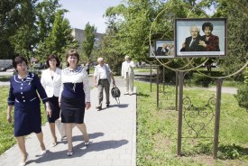 В Международный день семьи председатель Волгодонской городской Думы поздравил две семейные пары, прожившие в браке 53 и 58 лет