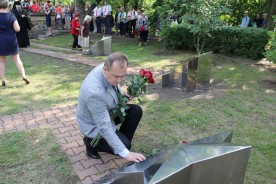 «Пламя ударило в небо. Ты помнишь, Родина?...»