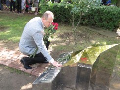 «Пламя ударило в небо. Ты помнишь, Родина?...»